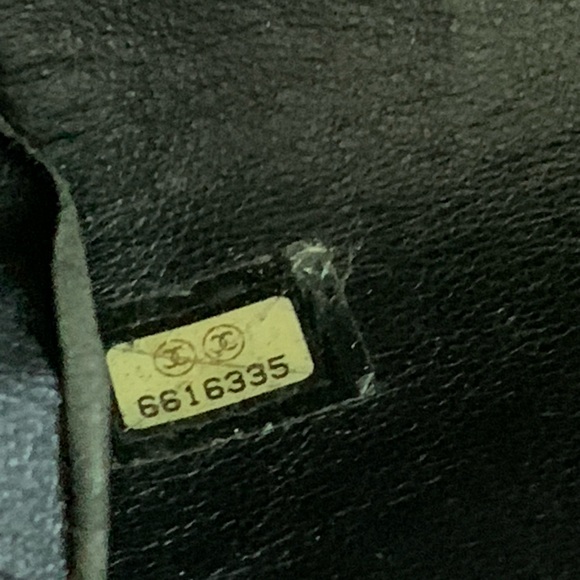 CHANEL Vintage Chocolate Bar Shoulder Bag Black & Cream Good Condition - Picture 12 of 14